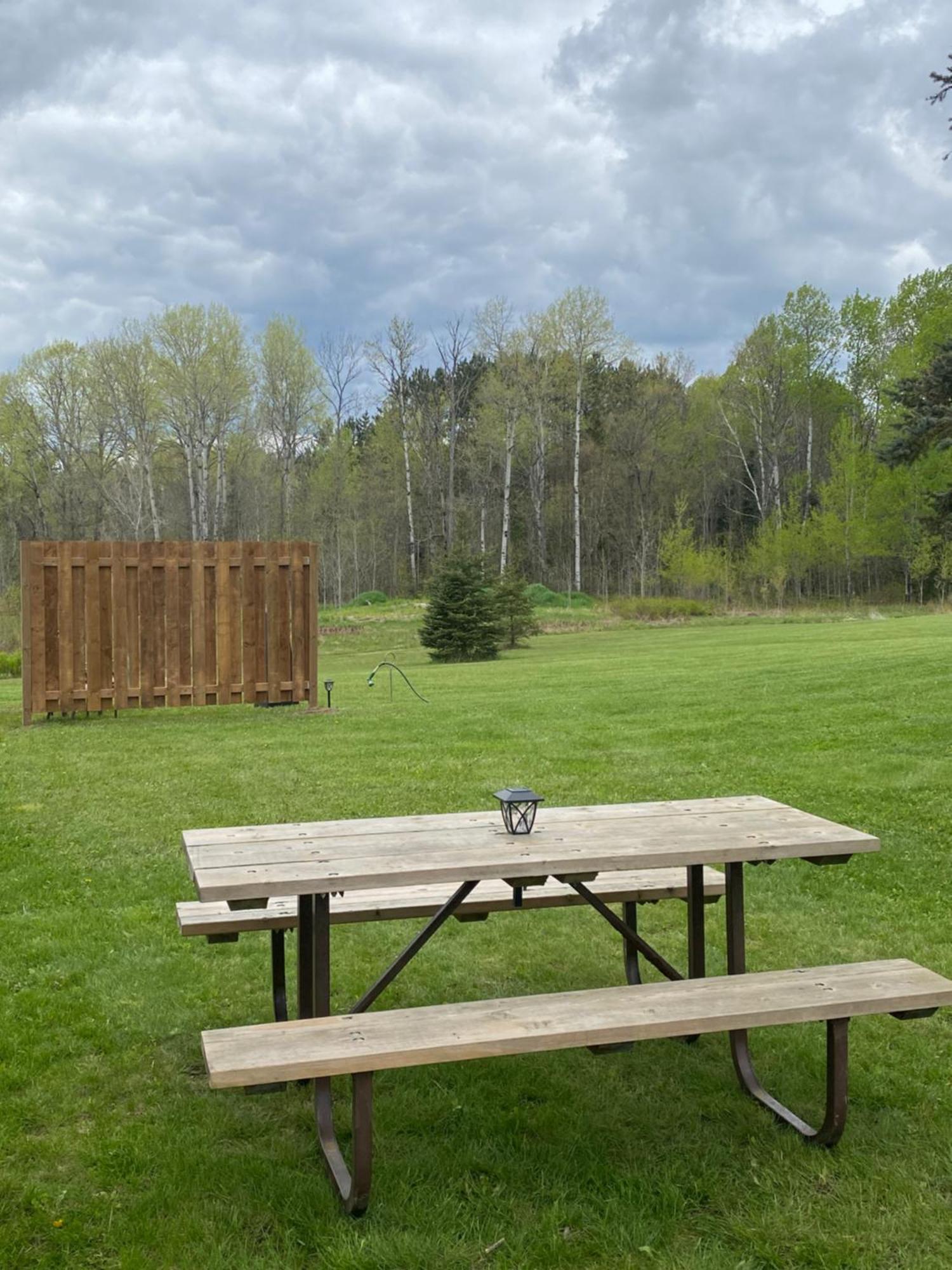 Our Place Up North Bnb Хънтсвил Екстериор снимка