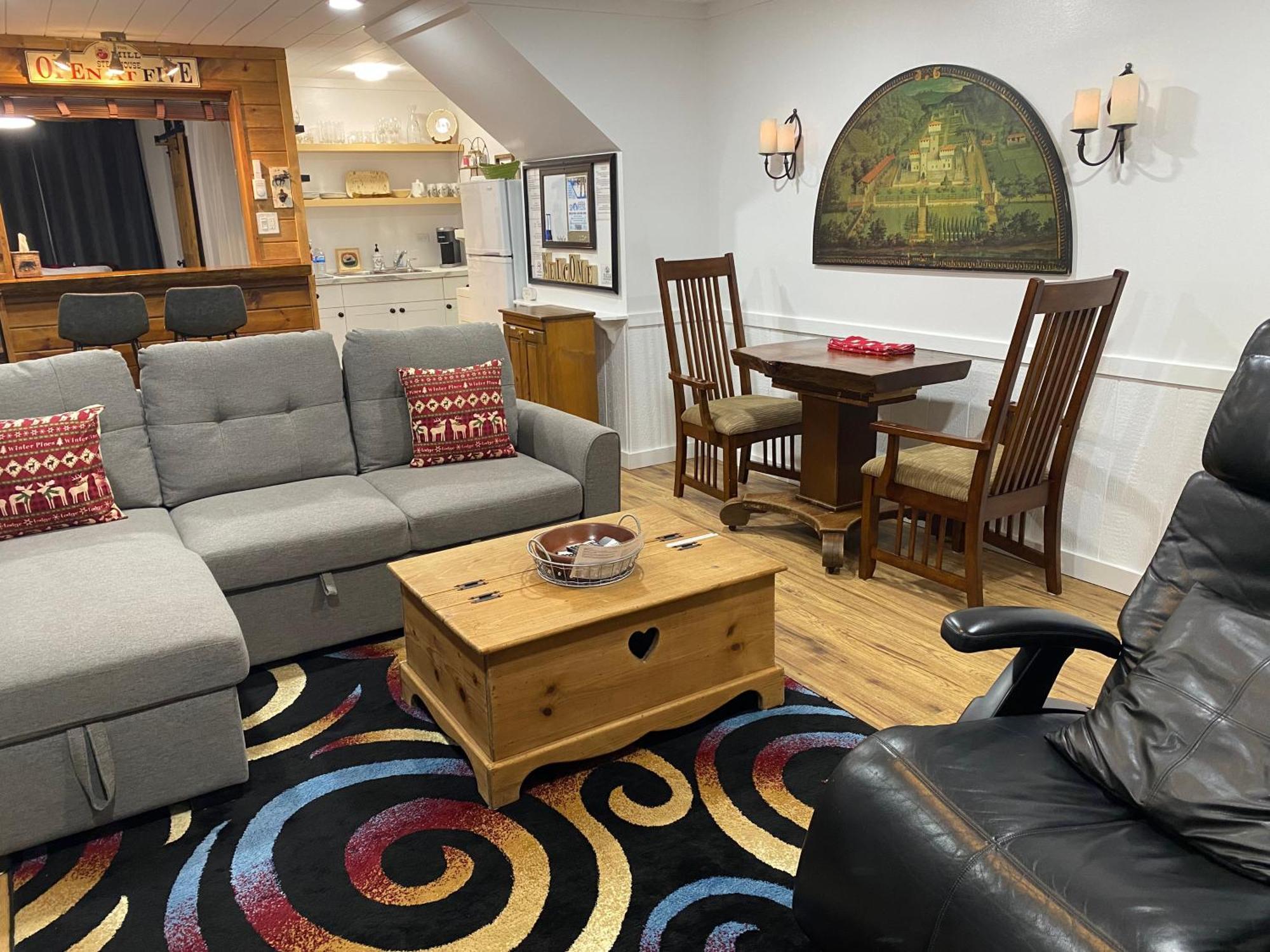 Our Place Up North Bnb Хънтсвил Екстериор снимка