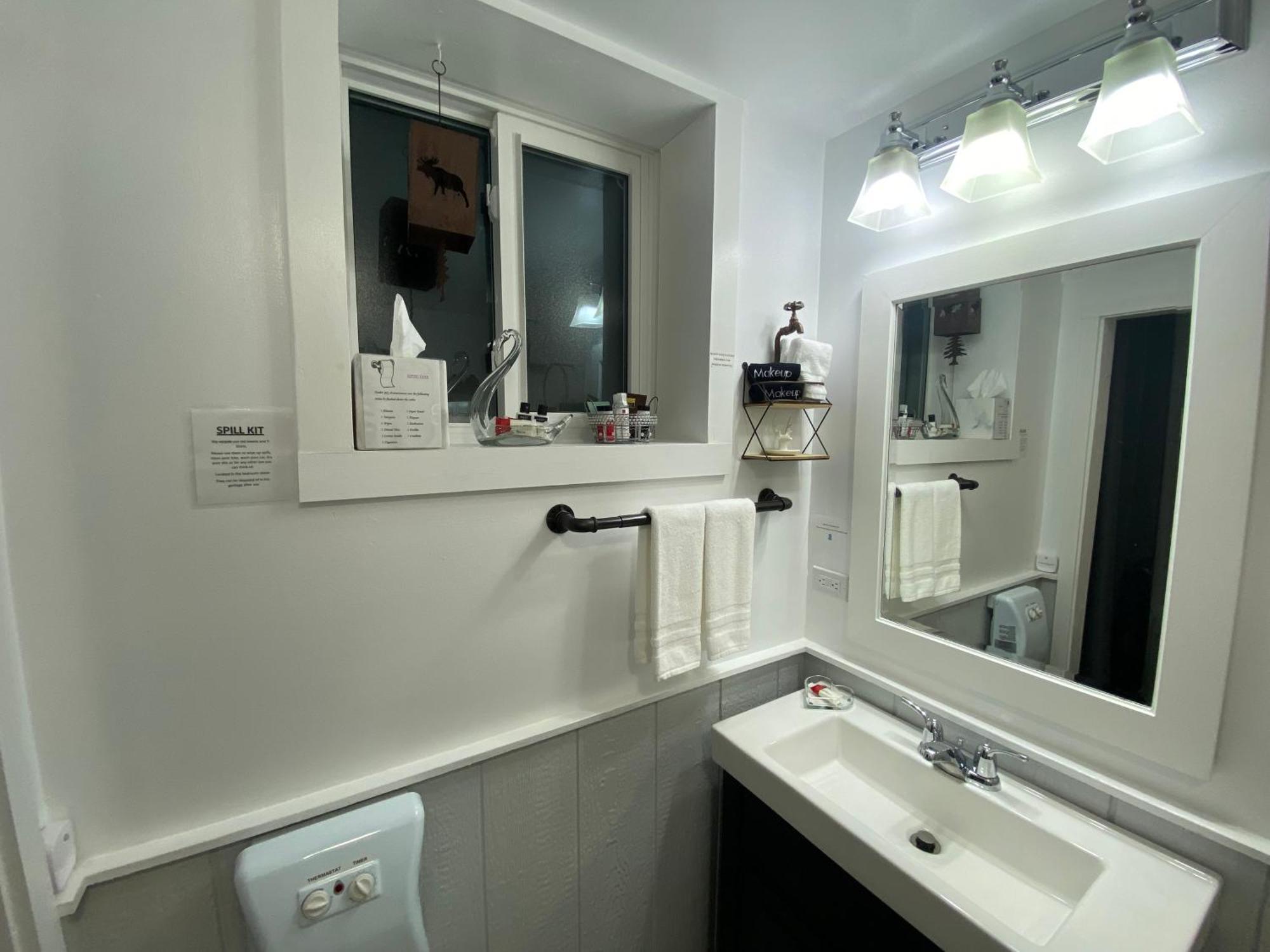 Our Place Up North Bnb Хънтсвил Екстериор снимка